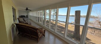 Lakehouse on the water with amazing view and private dock