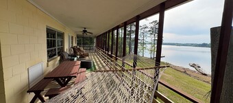 Lakehouse on the water with amazing view and private dock