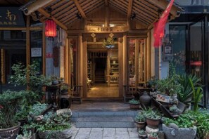 Unclassified image, 4 of 28, button - Mengqi Xiaozhu Inn (Zhenyuan County)
