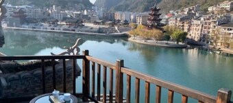 Mengqi Xiaozhu Inn