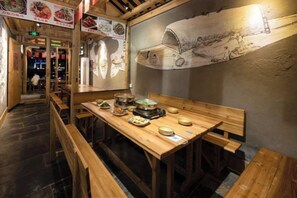 Unclassified image, 5 of 28, button - Mengqi Xiaozhu Inn (Zhenyuan County)
