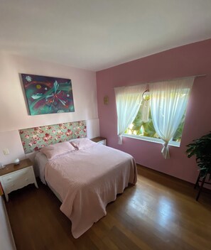 2 多间卧室、熨斗/熨衣板、WiFi、床单