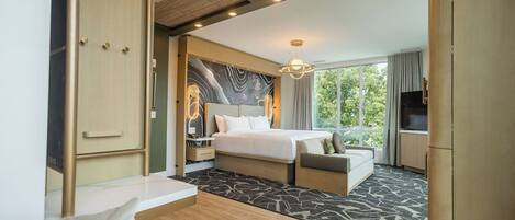 Suite, Corner (Kirkwood) | In-room safe, laptop workspace, blackout curtains, iron/ironing board