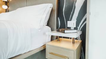 In-room safe, laptop workspace, blackout drapes, iron/ironing board