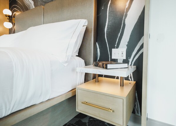 In-room safe, laptop workspace, blackout drapes, iron/ironing board