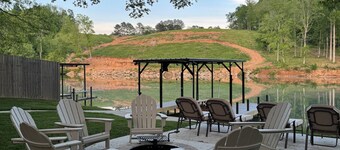 Peaceful Shoal Creek Retreat - Sleeps 14, Lakefront Views!