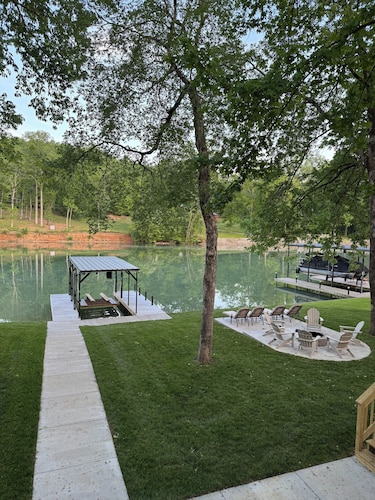 Peaceful Shoal Creek Retreat - Sleeps 14, Lakefront Views!
