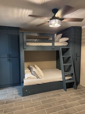 4 bedrooms, free WiFi, bed sheets