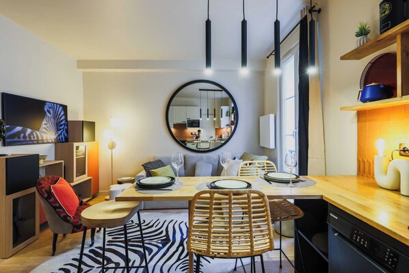 Apartment | Dining - Charming Apartment - 2br-6p - Petit-montrouge (Paris)