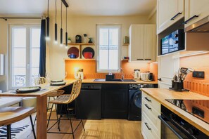 Apartment | Private kitchen | Fridge, microwave, oven, stovetop - Charming Apartment - 2br-6p - Petit-montrouge (Paris)