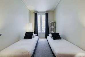 Apartment | 3 bedrooms, laptop workspace, iron/ironing board, bed sheets
