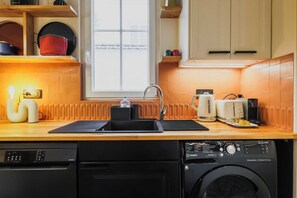 Apartment | Private kitchen | Fridge, microwave, oven, stovetop