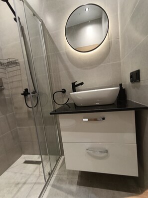 Handtücher, Seife, Toilettenpapier