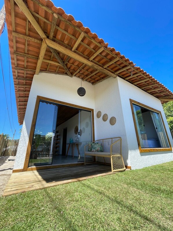 Casa clásica, vista al jardín | Terraza o patio