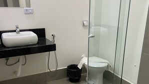تجهيزات دش، مناشف، صابون، شامبو