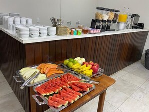 Buffet déjeuner gratuit tous les jours