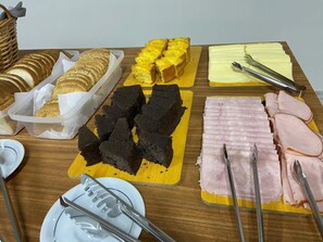 Free daily buffet breakfast  - WESTIN PALACE HOTEL (Mogi-Mirim)