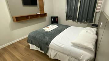 Escrivaninha, espaço de trabalho para notebook, Wi-Fi de cortesia