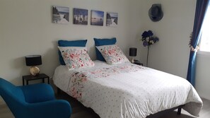 2 Schlafzimmer, Schreibtisch, Bügeleisen/Bügelbrett, Reisekinderbett
