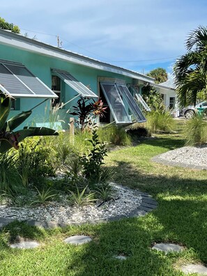Property grounds - Relax in our 3-bedroom house in Melbourne Beach! (Melbourne Beach)