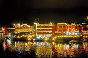 المنشأة من الخارج