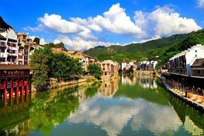 Unclassified image, 4 of 13, button - Dahe Guanyi Inn (Zhenyuan County)
