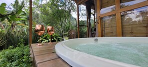 Deluxe Cabin, 1 King Bed, Patio, Mountain View | Living area | Flat-screen TV - Exclusivo Cocora con jacuzzi salento (Salento)