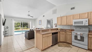 Fridge, microwave, stovetop, dishwasher