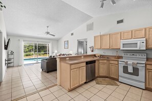 Fridge, microwave, stovetop, dishwasher