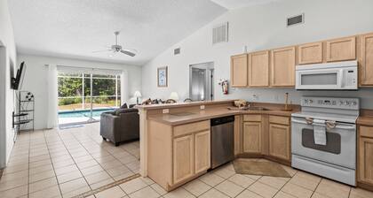 3-bedroom villa in fantastic Clermont that backs on to a Conservation Area