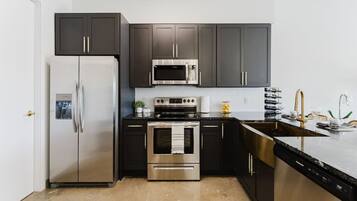 Keittoastiat/astiat/ruokailuvälineet