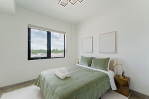 2 室のベッドルーム、デスク、アイロン / アイロン台、WiFi