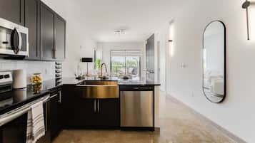 Cookware/dishes/utensils