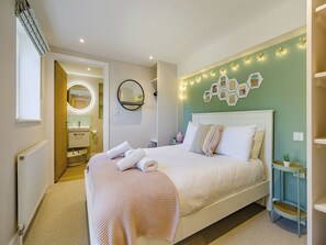 5 bedrooms, free WiFi, bed sheets