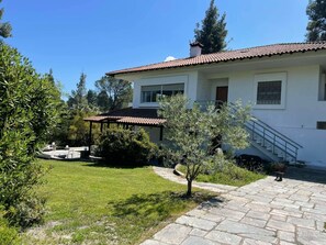 Exterior - Lovely family summer house at Vourvourou, 5 min from the beach! (Vourvourou)