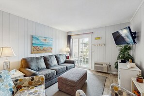 TV - North Myrtle Beach condo with water views, pool & balcony (North Myrtle Beach)
