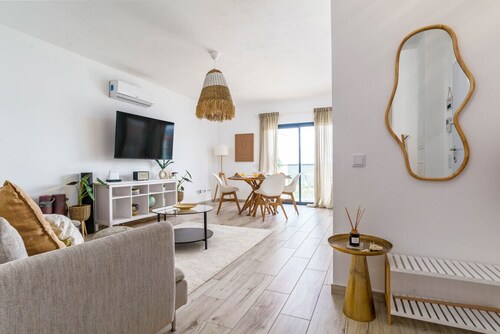 Seabreeze  Apartment - Your Beachside Getaway