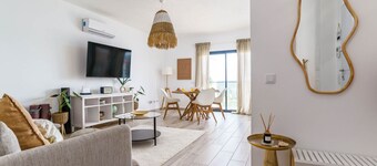 Seabreeze Apartment - Your Beachside Getaway