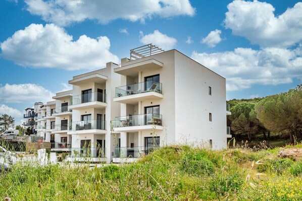 Exterior - Seabreeze  Apartment - Your Beachside Getaway (Aljezur)