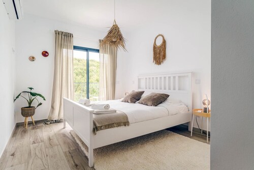 Seabreeze  Apartment - Your Beachside Getaway