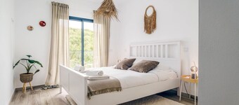 Seabreeze Apartment - Your Beachside Getaway