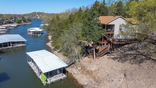 Lakefront in Margaritaville-3 Pools- Private Dock-Tiki Bar-Free Golf