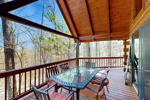 Outdoor dining - Picturesque log cabin in Aska adventure area w/access to Lake Blue Ridge (Blue Ridge)