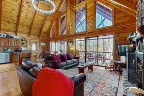 Télévision, cheminée, baby-foot