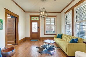 TV - 5 Mi to Dtwn Houston: Charming Gem w/ Patio & Yard (Houston)