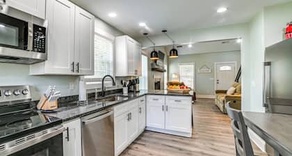 4 Mi to Lake Barkley: Pet-Friendly Home w/ Hot Tub