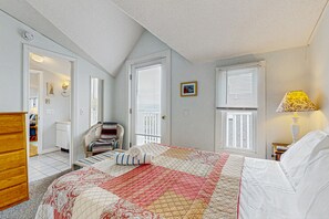 2 bedrooms, iron/ironing board, internet, bed sheets