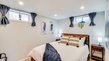 2 bedrooms, iron/ironing board, internet, bed sheets