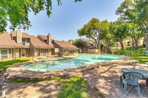 Pool - 4 Mi to Dtwn Austin: WFH-Friendly Gem, Pool Access (Austin)