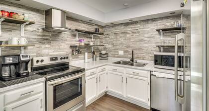 4 Mi to Dtwn Austin: WFH-Friendly Gem, Pool Access